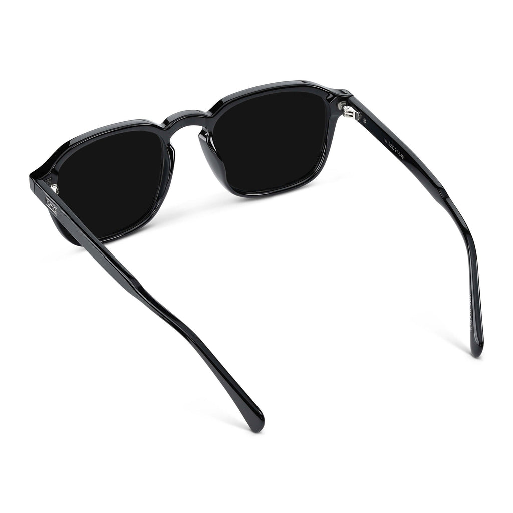 Francis | Polarized